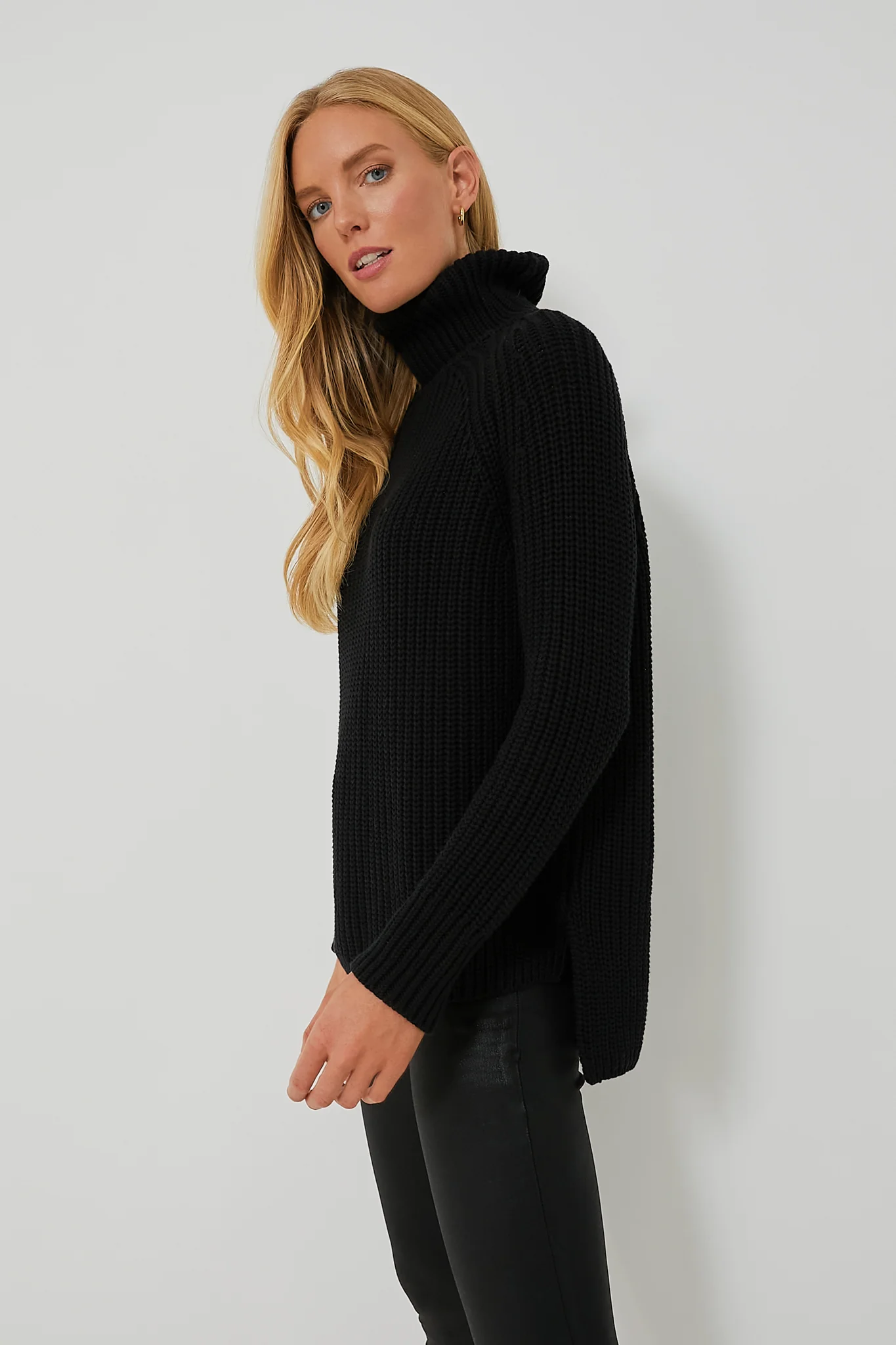 Black Shaker Turtleneck Sweater - Image 3