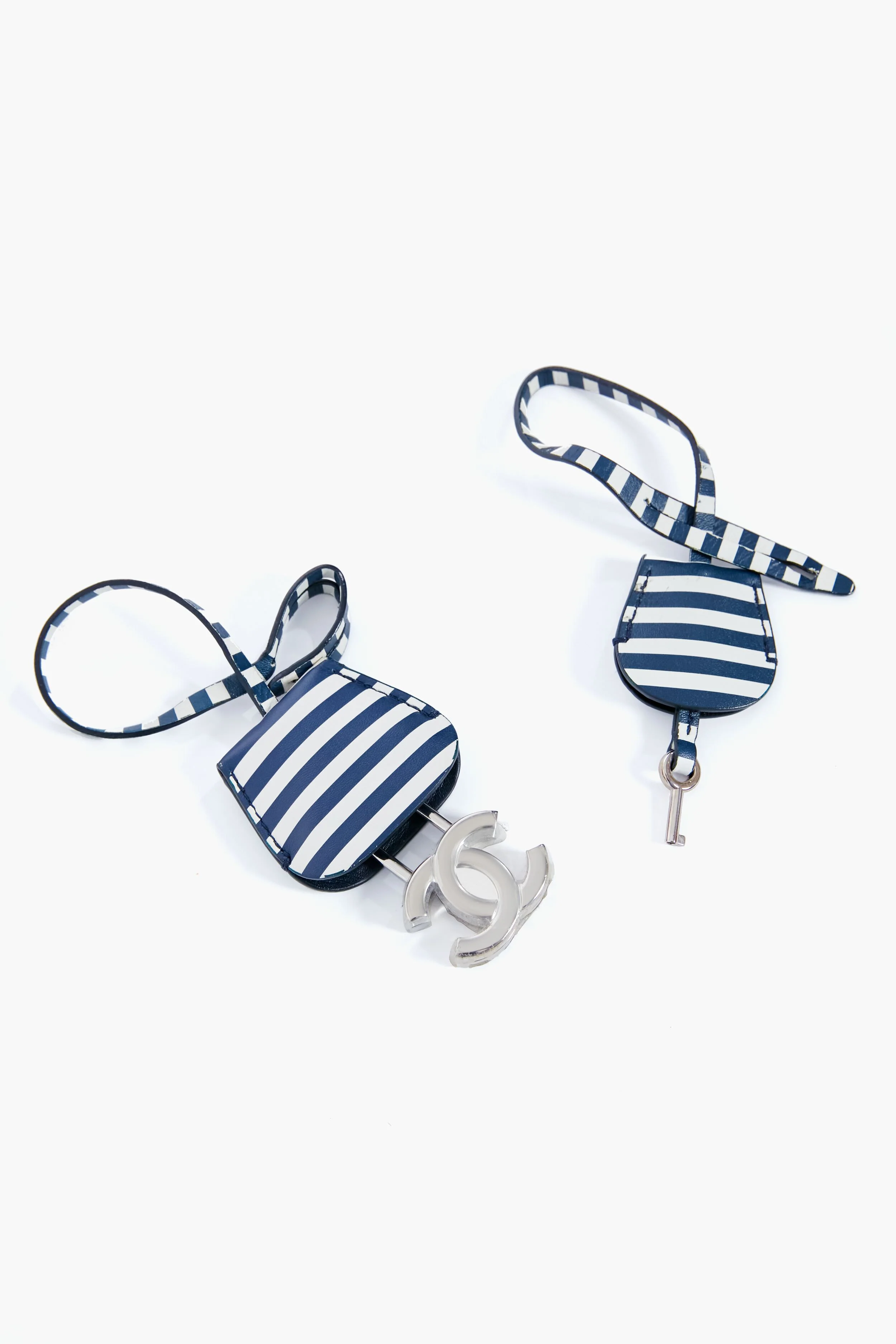 CHANEL Navy Coco Filigree Vanity Bag - Image 6