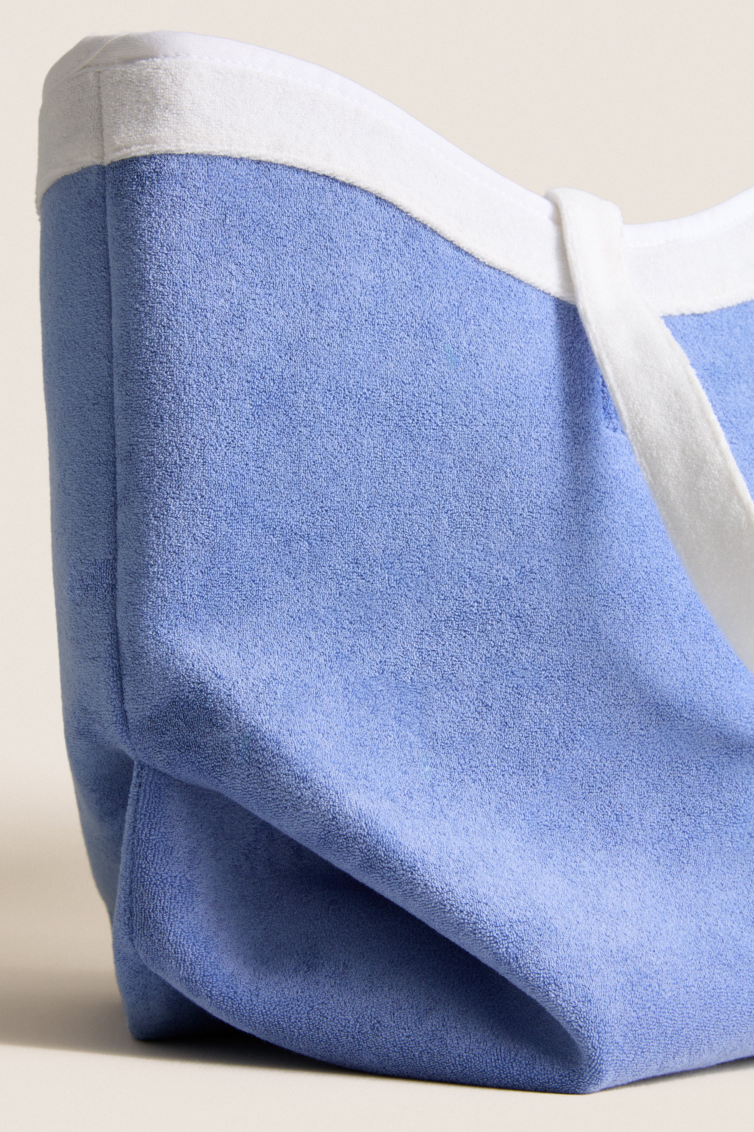 Cornflower and White Terrycloth August Tote - Image 3