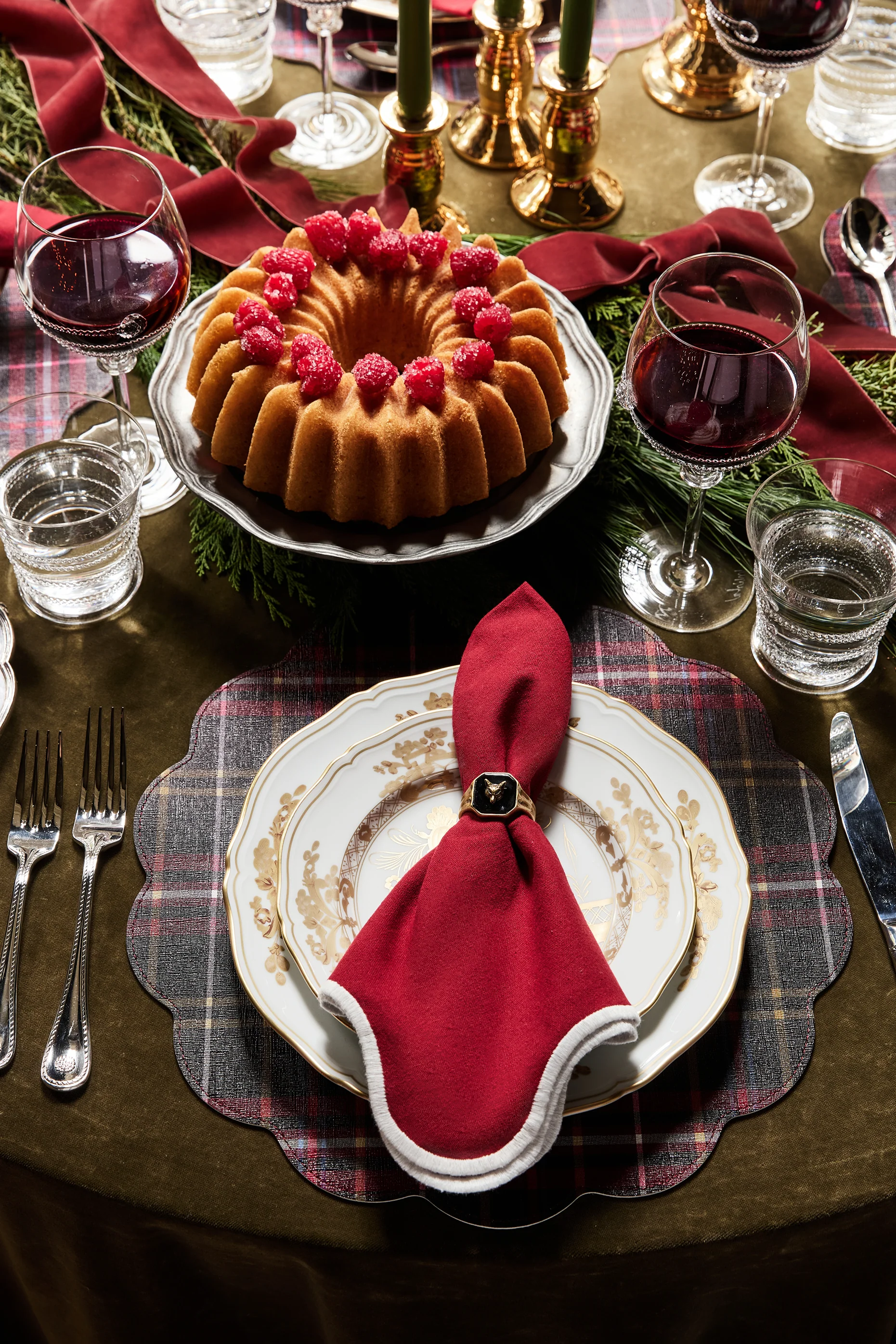Cranberry and White Scalloped Napkins Set of 4 - Image 2