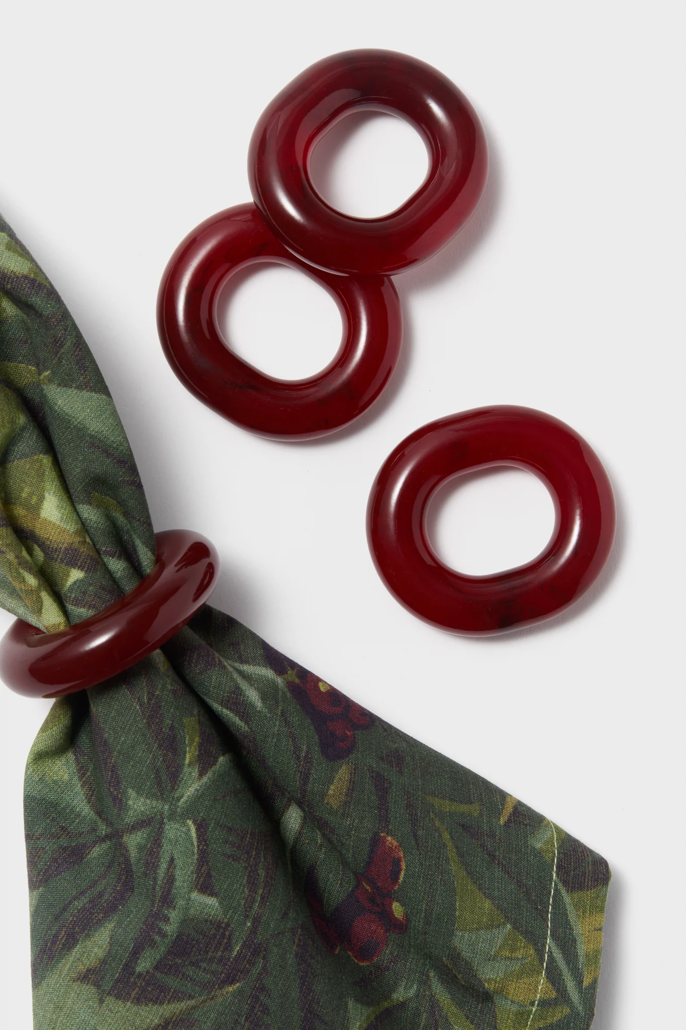 Cranberry Catena Link Napkin Rings Set of 4 - Image 2