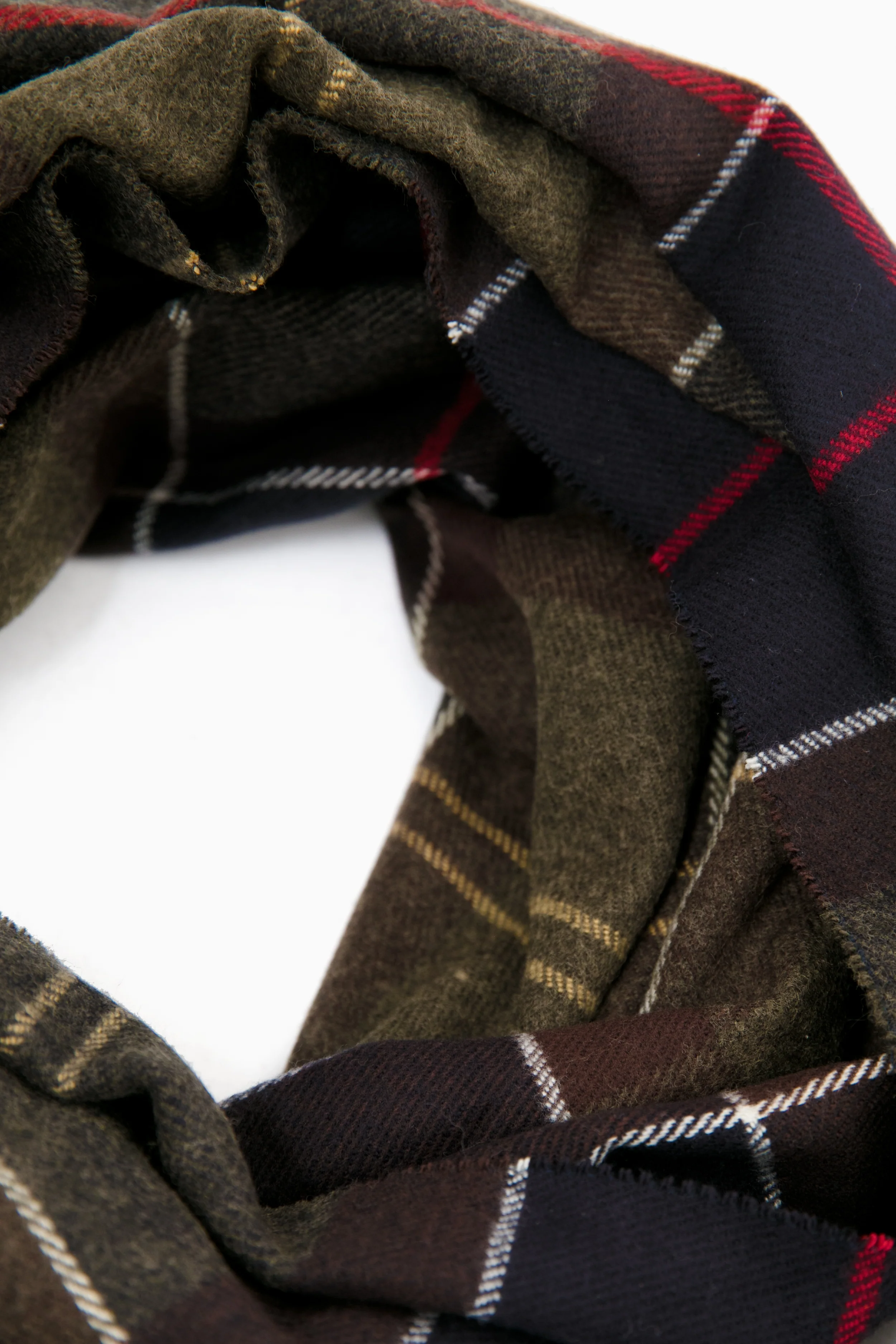 Hailes Tartan Classic Wrap - Image 4