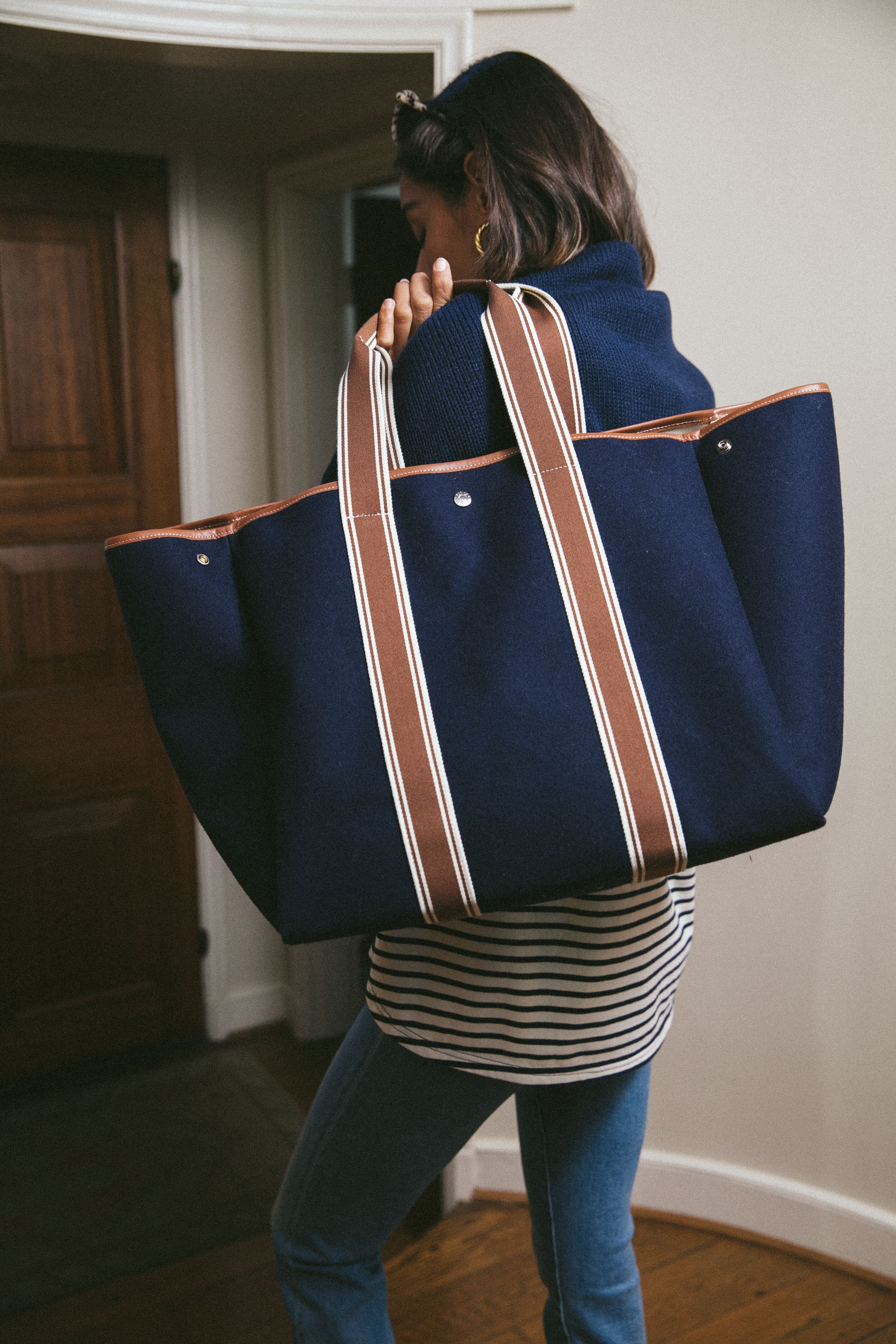 Navy Traversee L Flannel Cruise Tote - Image 5
